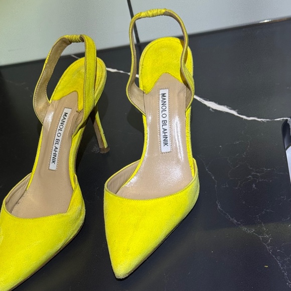 A pair of yellow suede Manolo Blahnik size37 ladies 3” high heels - Picture 2 of 4